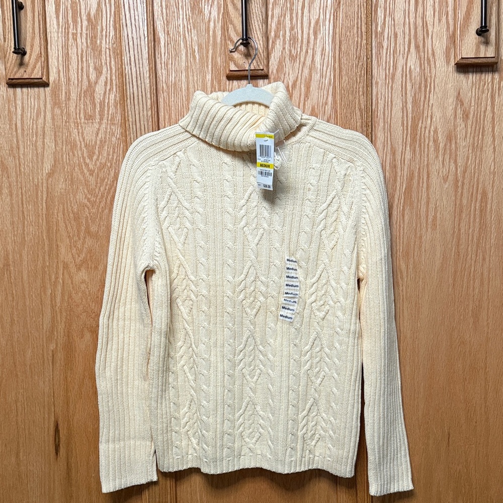 Cozy Buttercream Yellow Cable Knit Turtleneck Sweater Size M. NWT